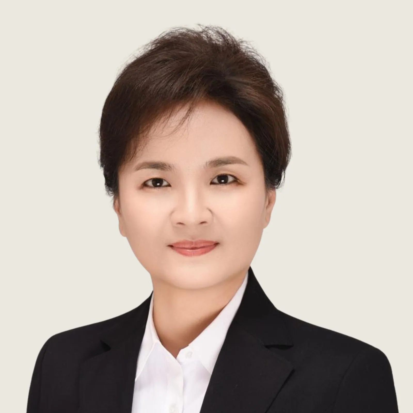 Portrait of Julia Zhang, Co-founder & COO at ROZOR